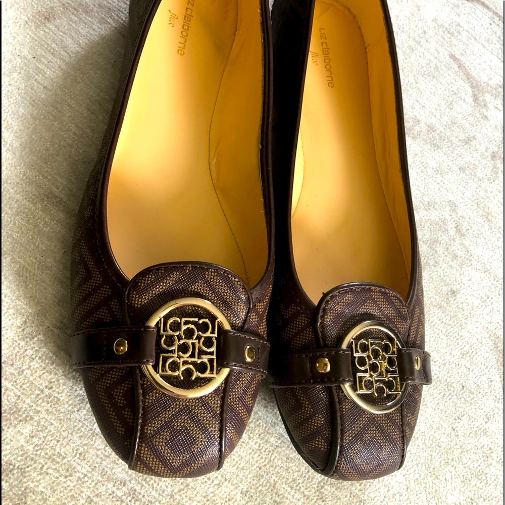 Liz Claiborne flex flats size 8M